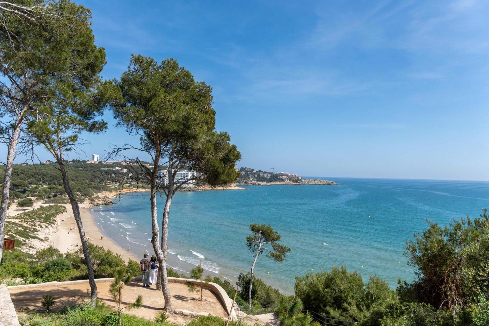 Coastal Paradise & Cozy Home With A 100M From The Beach! 캠브릴스 외부 사진