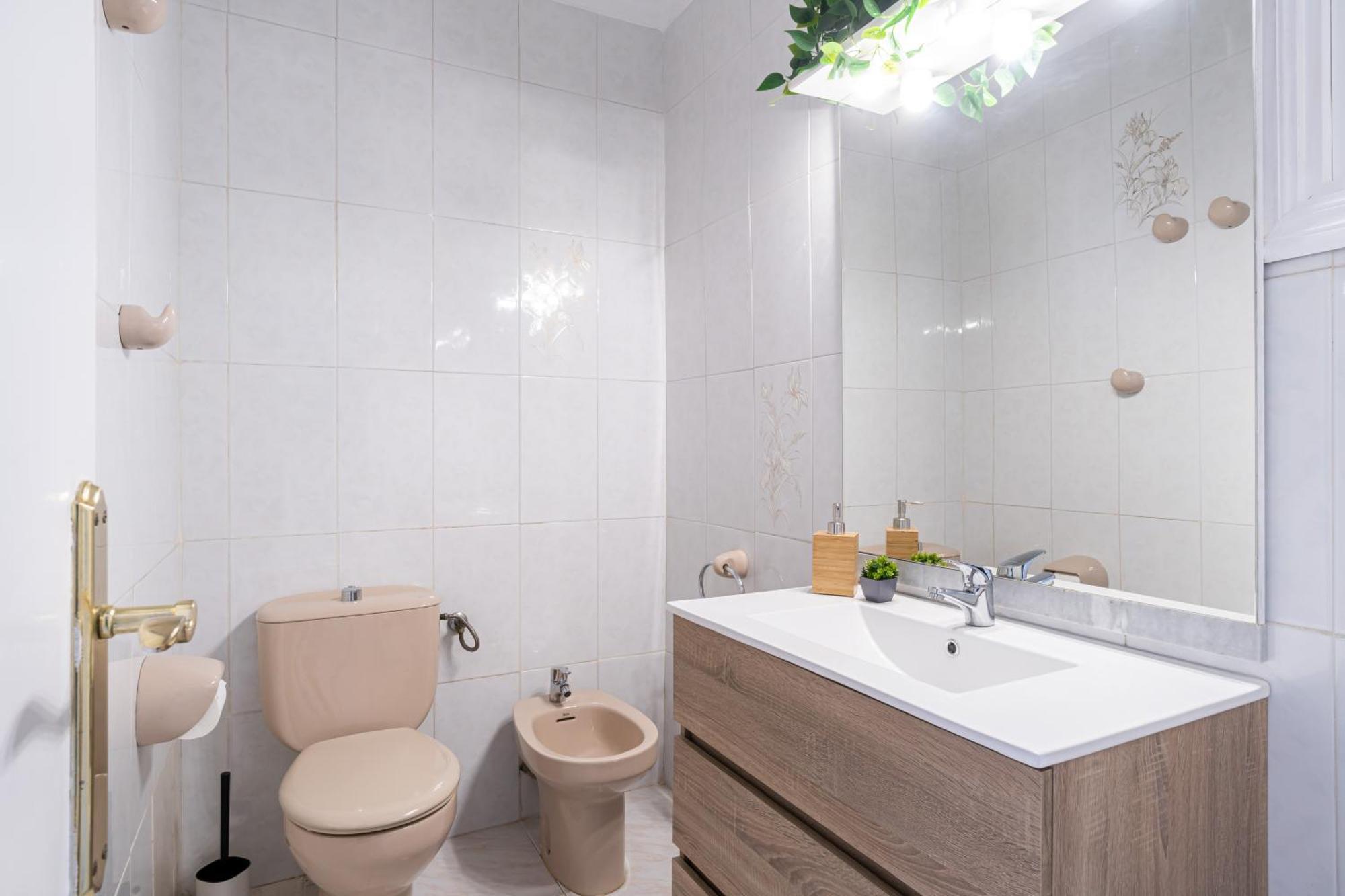 Coastal Paradise & Cozy Home With A 100M From The Beach! 캠브릴스 외부 사진