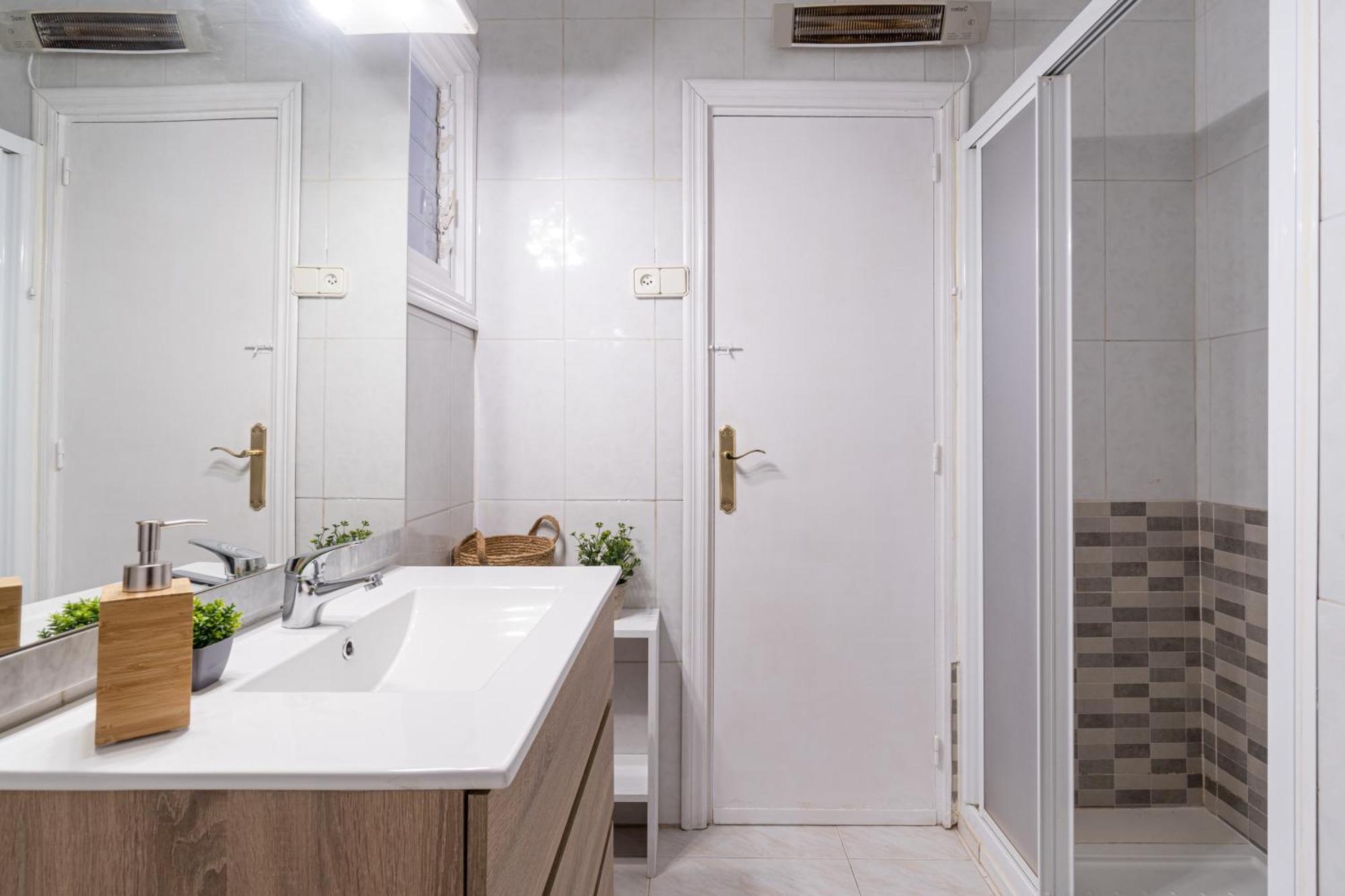 Coastal Paradise & Cozy Home With A 100M From The Beach! 캠브릴스 외부 사진