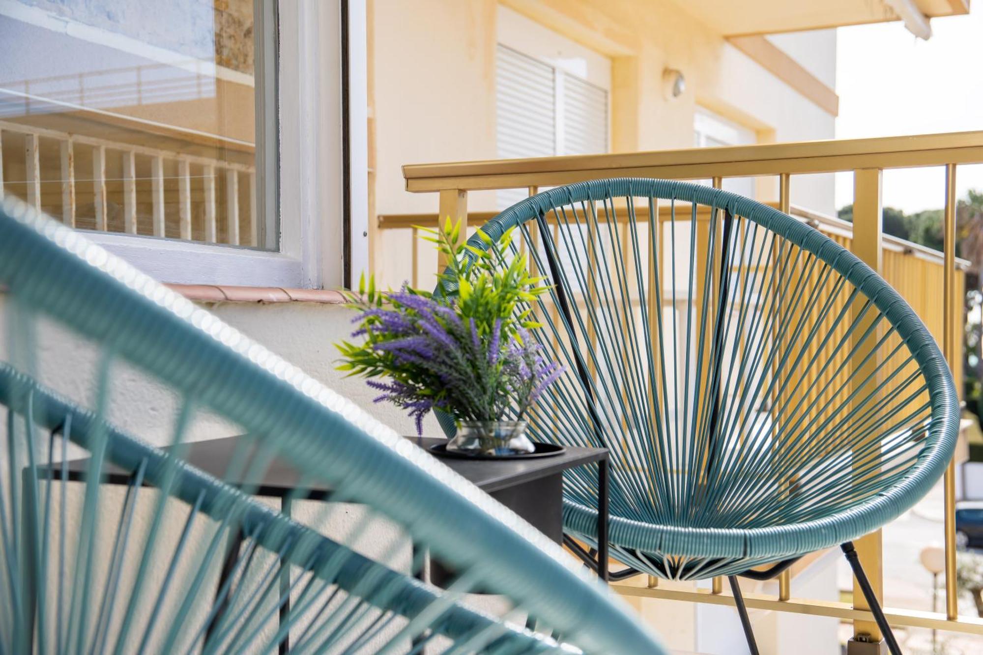 Coastal Paradise & Cozy Home With A 100M From The Beach! 캠브릴스 외부 사진